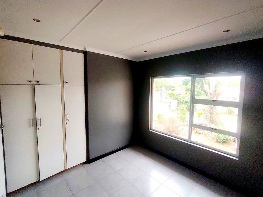 5 Bedroom Property for Sale in Beacon Bay Eastern Cape